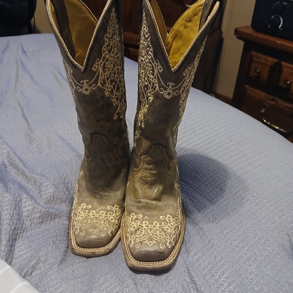 Embroidered Western Cowboy Boots